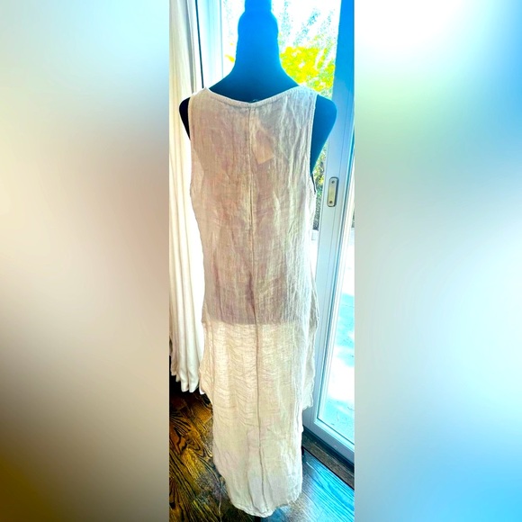 Taupe linen dress from Italy. - Picture 2 of 3
